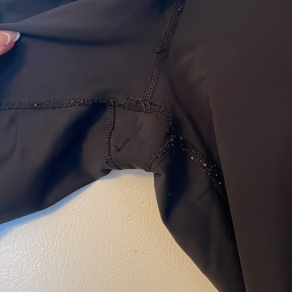 Lululemon Size 8 Black Crop Leggings - Picture 4 of 6